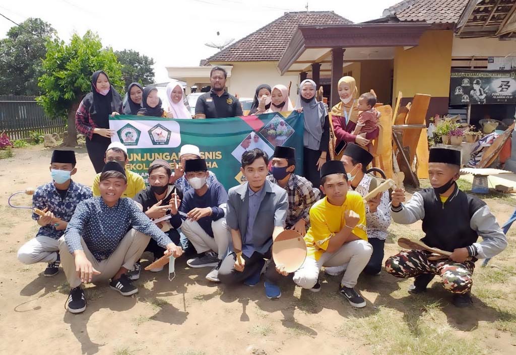 Kunjungan Bisnis SMA Pengusaha Pesantren Rakyat di Baba Fahry