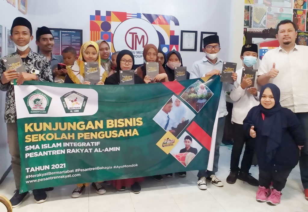 Kunjungan Bisnis SMA Pengusaha Pesantren Rakyat di Tugu Media Group