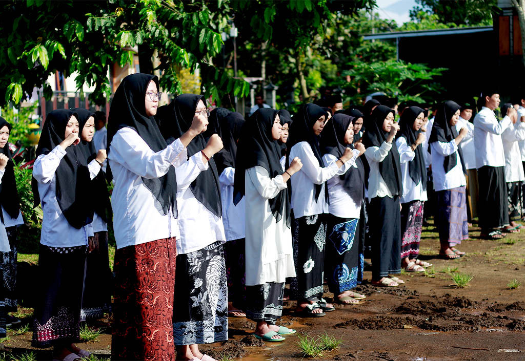 Menyanyikan Mars Syubbanul Wathan Apel Santri Peringatan HSN 2022 Pesantren Rakyat Al-Amin