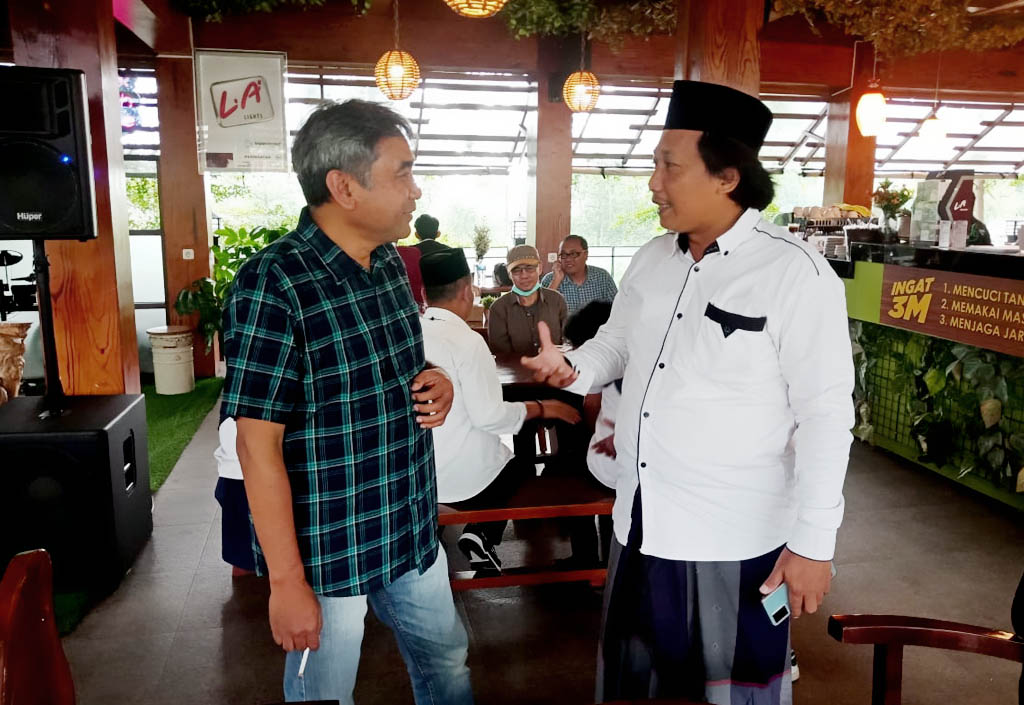 Kiai Abdullah SAM bersama Abah Joni NK Cafe Malang