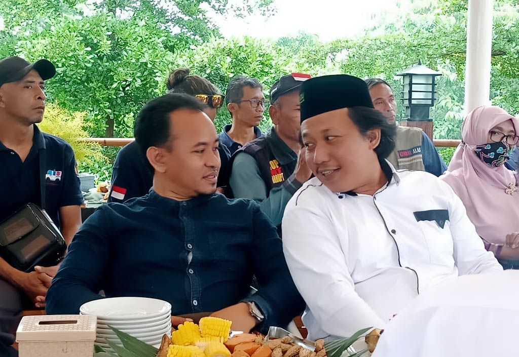 Kiai Abdullah SAM bersama Heryanto Ahmad General Manajer Jatim Times