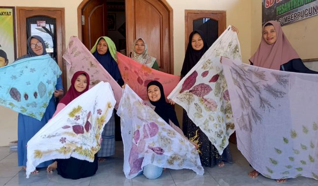 Upgrading Skill Ustadzah Pesantren Rakyat Belajar Batik Eco Print