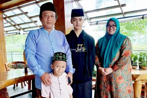 Kiai Abdullah SAM Bareng Gus Azmi di NK Cafe Malang