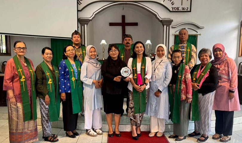 2 Santri Pesantren Rakyat Tumbuhkan Perspektif Lintas Iman di GKJW Batu