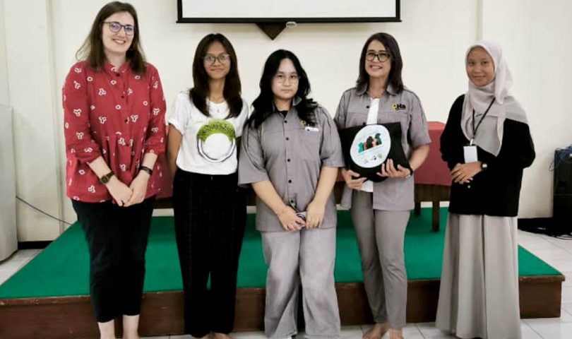 Level Up Komunikasi! Dua Siswa SMAII Pesantren Rakyat Ikuti Pelatihan Public Speaking