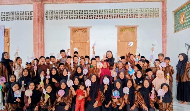 Hari Kartini di SDII Pesantren Rakyat, Siswa Antusias Berkarya - 1