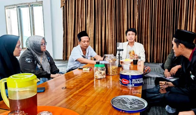 Sharing di Pesantren Rakyat, Cak Suro, Kerja Cerdas di Medsos Jadi Kunci Sukses Zaman Ini - 1