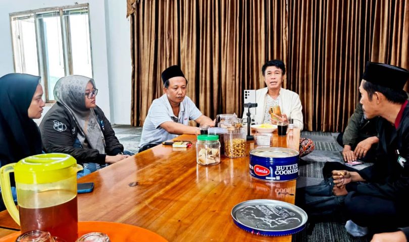 Sharing di Pesantren Rakyat, Cak Suro, Kerja Cerdas di Medsos Jadi Kunci Sukses Zaman Ini - 1