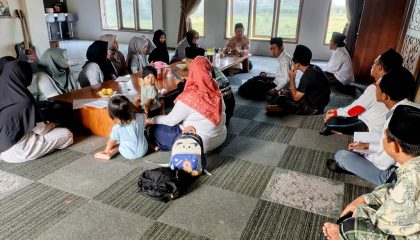 Ingatkan Makna Sarjana, KH Abdullah SAM Dorong Pengurus Pesantren Rakyat Terus Upgrade Pengetahuan
