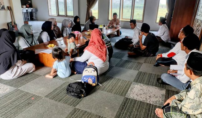 Ingatkan Makna Sarjana, KH Abdullah SAM Dorong Pengurus Pesantren Rakyat Terus Upgrade Pengetahuan