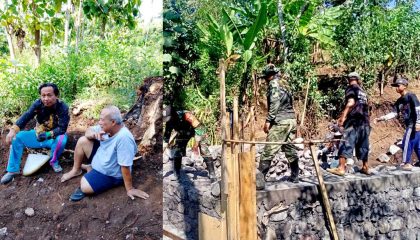 KH Abdullah SAM Bersama Santri Ikut Gugur Gunung Bangun Jembatan Penghubung Dukuh - 1