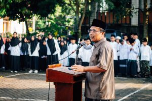 Membaca Zaman AI, KH Abdullah SAM - Santri dan Guru Tak boleh Berhenti Belajar