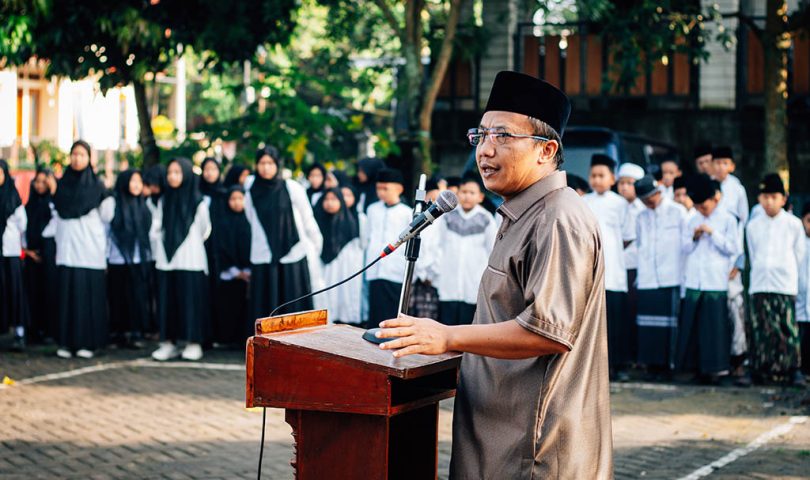 Membaca Zaman AI, KH Abdullah SAM - Santri dan Guru Tak boleh Berhenti Belajar